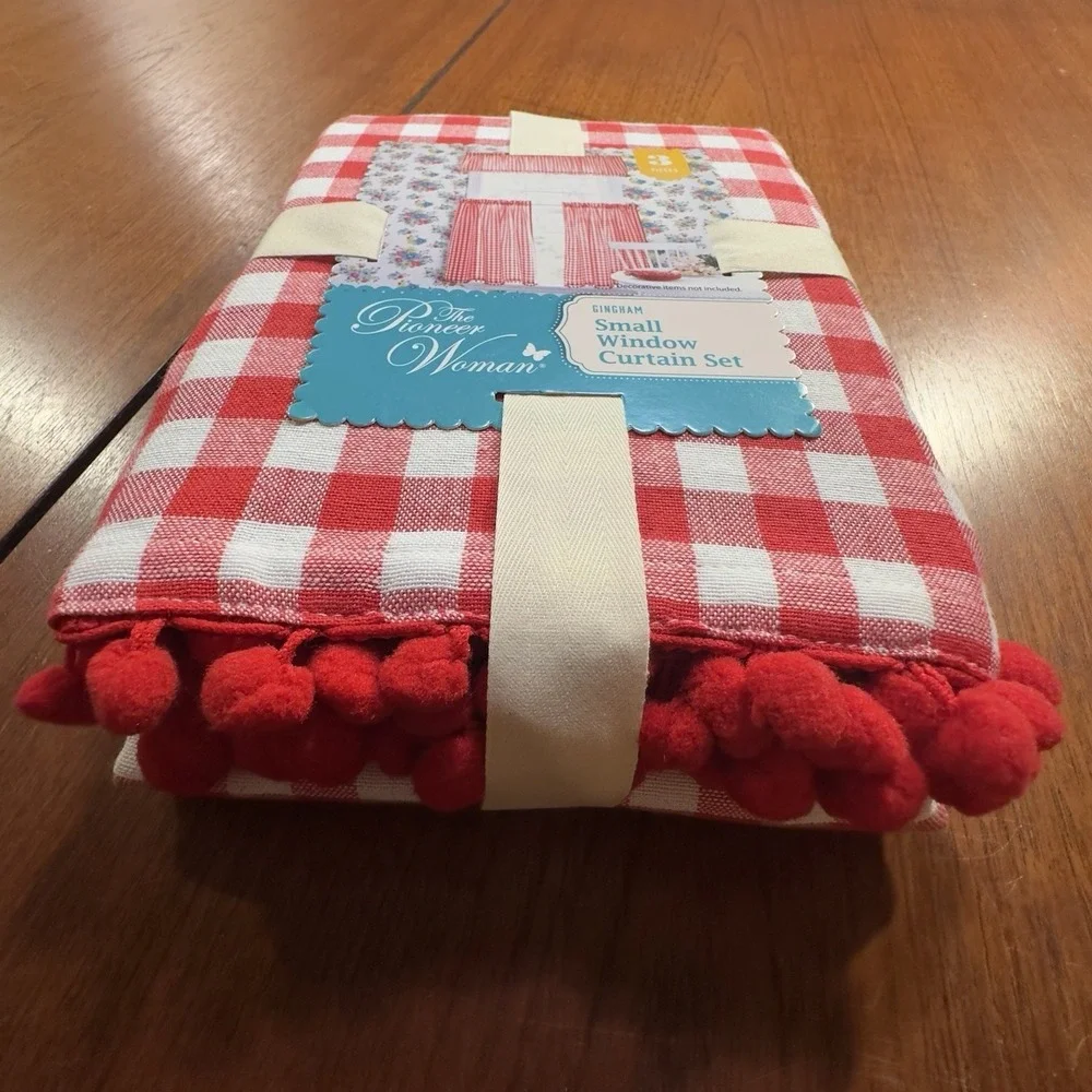 NEW Pioneer Woman Red Gingham Small Window Cafe Curtain Set 3pc‎ Pom Pom Trim